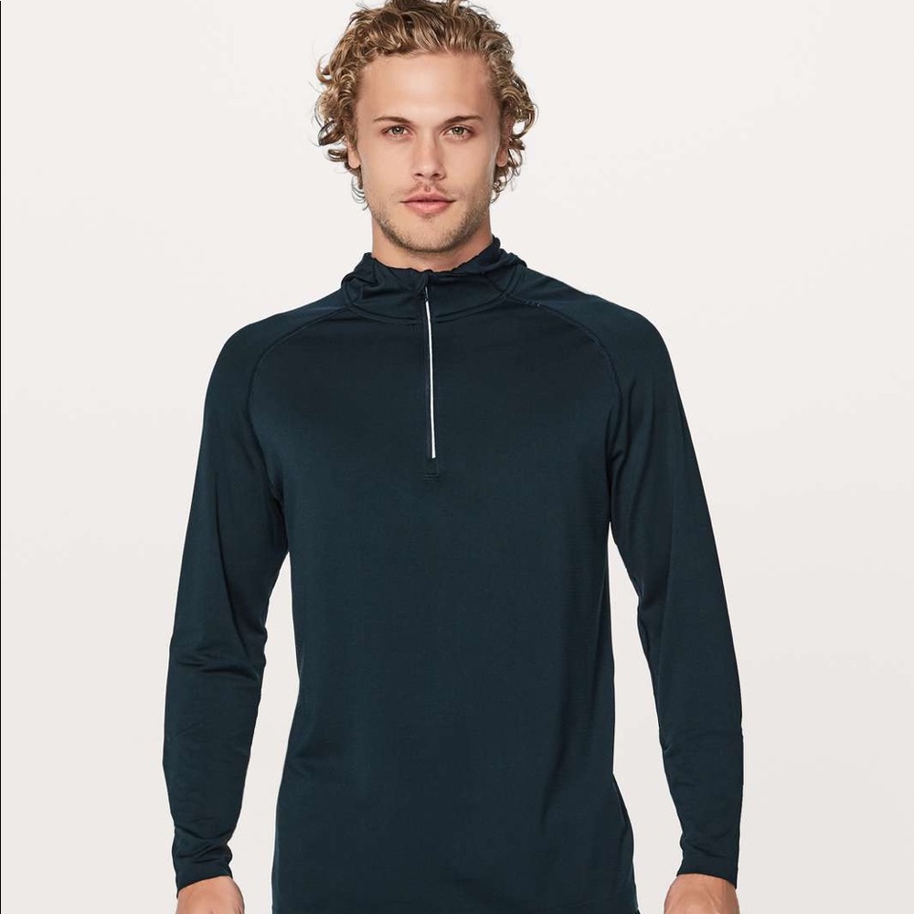 Metal Vent Tech Hoodie // NAVY // Medium